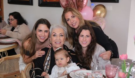  Paulina, Olga María, Verónica, Fabiola y Loretta Aguirre.