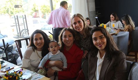  María Lavín, Rafael Olmos, Diana Olvera, Ingrid Velasco y Mariana Labarthe.