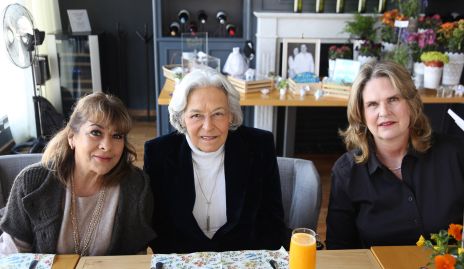  Gaby Enríquez, Victoria Labastida y Carmen Velasco.