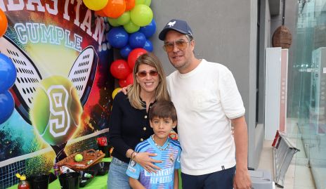  Sofía Múzquiz y Sebastián Rosillo con su hijo Sebastián.
