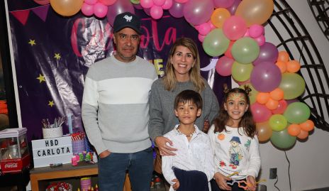  Sofía Múzquiz y Sebastián Rosillo con sus hijos Sebastián y Carlota.