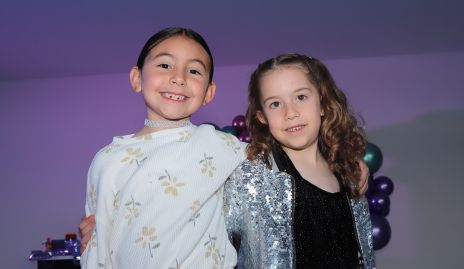  Renata y Camila.