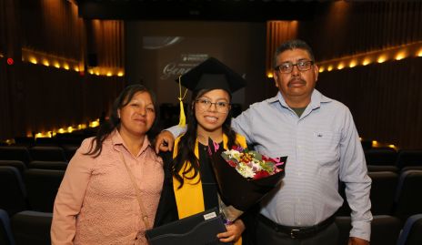  Humberta Baltasar, Esmeralda y Julián Coronado.