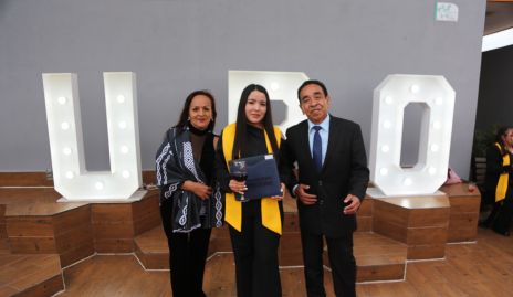  María de Jesús Chávez, Fátima y Luis Cardona.