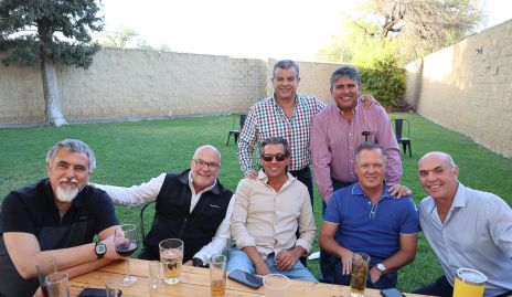 Picho Páramo, Memo Pizzuto, Gustavo González, Luis Arturo Estrada, Ariel Reyes, Jorge Del Valle y Caly Hinojosa.