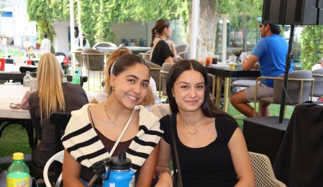  Camila y Ana Pau.
