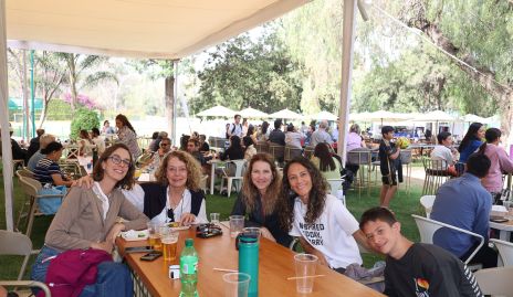  Patsi Dávila, Patricia Harris, Claudia Calvillo, Gaby Zúñiga y Mateo Dávila.