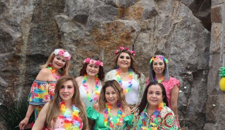  Leticia López de Longoria con sus amigas.