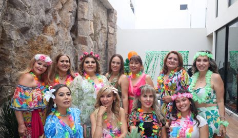  Leticia López de Longoria con sus amigas.