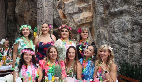  Leticia López de Longoria con sus amigas.