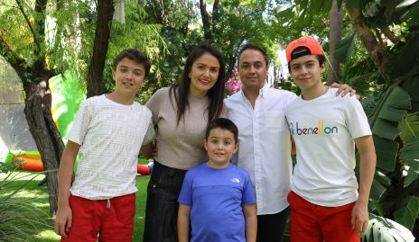  Diego Pullet Ruiz, Luz María Ruiz, Alejandro Pullet Zacarías, Alejandro Pullet Ruiz y Santiago Pullet Ruiz