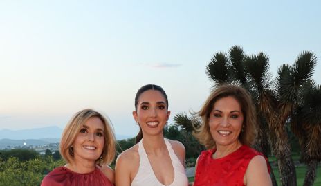  Silvia Aguilar, Valeria Alcalde y Ángeles Barba.
