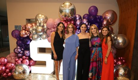  Mariana Veliz, Gaby Torre, Luli Lamas, Adriana Torre e Ilse Candia.