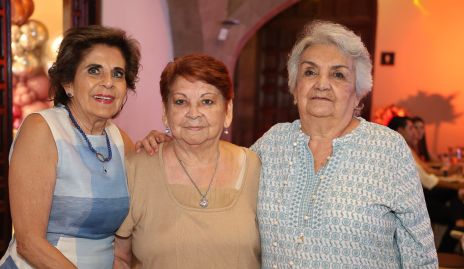  Guillermina Anaya, Gloria de Martínez y María Luisa.