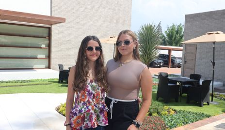  Ximena Navarro y Michelle Heinze.
