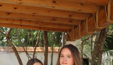  Ximena Raitarski  y Martina Castro.