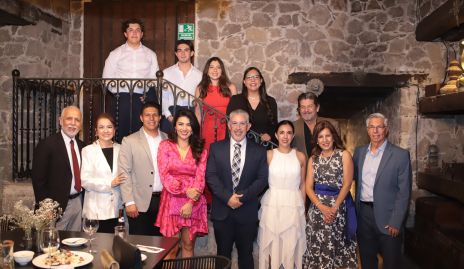  Manuel Carreras y Caro Arizabalo en compañía de su familia.