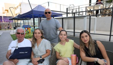  Chiquis Álvarez, Yolanda Álvarez, Alejandro Gaviño, Natalia Gaviño y Marijó Flores.