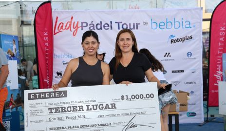  Claudia Lara y Carmelita Berrueta.