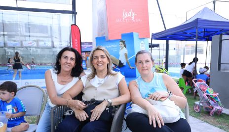  Montse Gómez, Sandra Valle y Loli García.