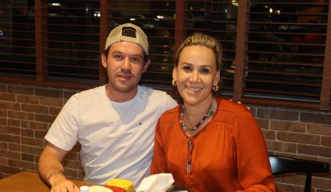  Oscar Mendizábal y María Carmen Ayala.