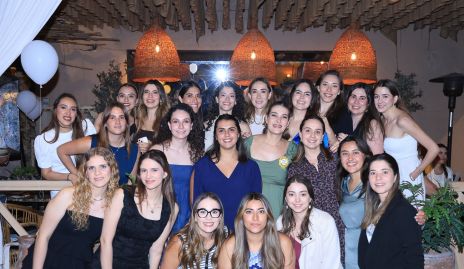  Vero Pérez con sus amigas.