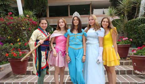 La reina y princesas del Deportivo.