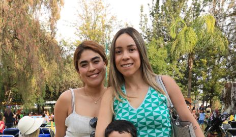  Paola Ornelas, León Constanzo y Paola Govea.