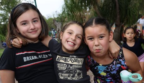  Valeria, Carola y Emilia.