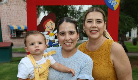  Santiago Mora, Cristina Kasis y Cristina Galán.