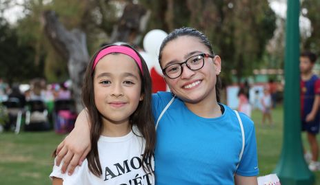  Regina del Camino y Paola Roa.