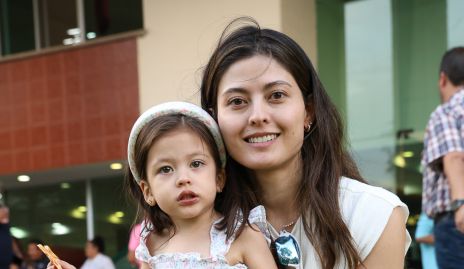  Mariana y Emilia.