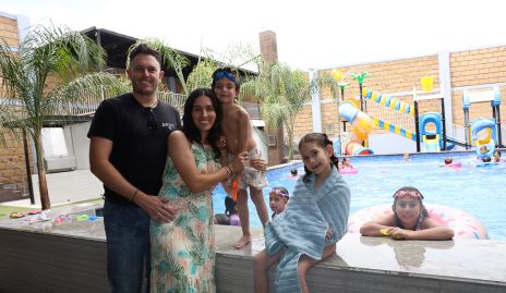  Carlos del Valle, Claudia Díaz de León, Iker, Natalia e Inés.