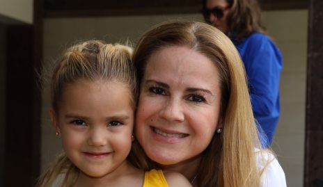  Michelle Baeza con su hija María José Cortés.