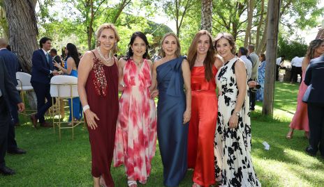  La mamá de la novia con sus amigas, Mónica Miranda, Pilar Álvarez Tostado, Celina Conde, Greis Alcalde y Marisol Pérez.