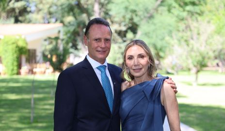  Alfredo Gallegos y Celina Conde, papás de la novia.