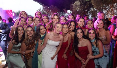  Celina Gallegos con sus amigas.