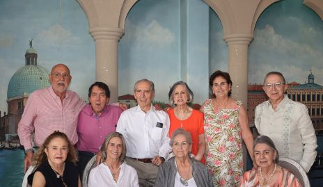 Jesús Conde con sus hermanos y primos.