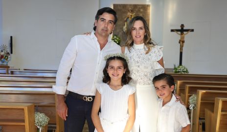  Manuel Labastida y  Eunice Camacho con sus hijos Paula y José Manuel.