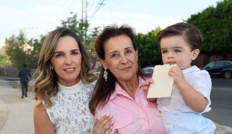  Eunice Camacho, Amparo Camacho y Jerónimo Labastida.