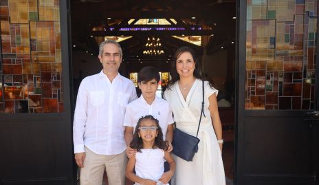  Cynthia Alcalde y Alejandro Bretzfelder con sus hijos Alex y Sarah.