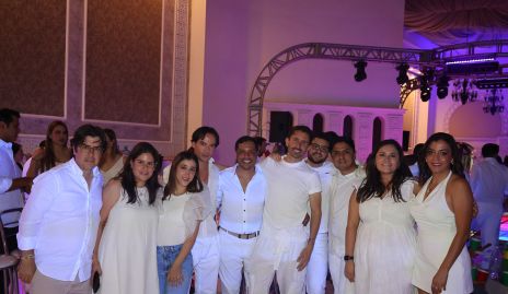  Benjamín Jiménez Gallegos con sus amigos.