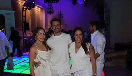  Montserrat Zarzosa,  Benjamín Jiménez Gallegos y Tania Fuente.