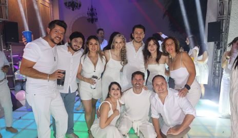  Benjamín Jiménez Gallegos con sus amigos.