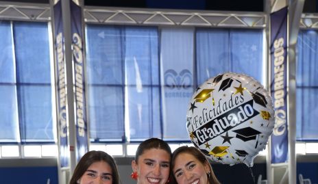 Las hermanas Andrea, Alejandra y Adriana Almaguer Valle.