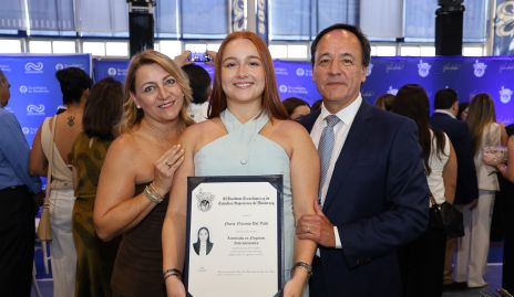  Nuria Naranjo del Valle, Licenciada en Negocios Internacionales con sus papás Mildret del Valle y Christian Naranjo.