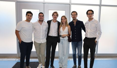  Javier Hernández, Licenciado en Estrategia y Transformación de Negocios con su nocia Camila Ocejo y sus amigos José Pablo Piñero, Vicente Azcona, Mario Siller y Juan Pablo Chevaile.