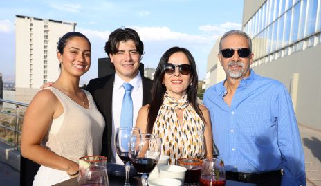  Familia Mercado Briones, María José, Juan Pablo, Gaby y José Luis.