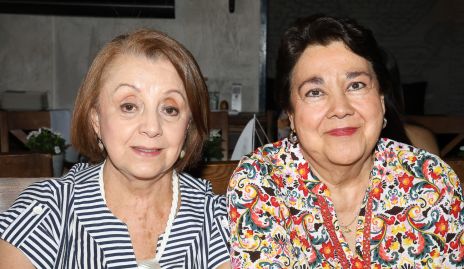  Meche Padrón y Olga Serment.