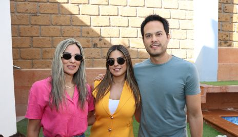  Elizabeth, Bárbara y Roberto Berrones.